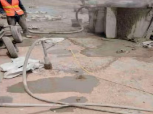 伊吾水泥混凝土路面板底注浆技术 路面脱空注浆整治方案