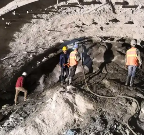 伊吾拱顶带模注浆料的施工流程及注意事项